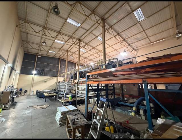1,895M² WAREHOUSE TO LET IN KYALAMI